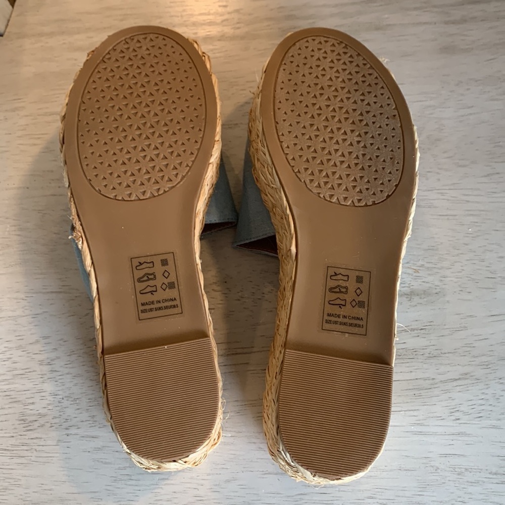New (without tags) Qupid light blue platform slide sandals size 8. - Picture 5 of 6